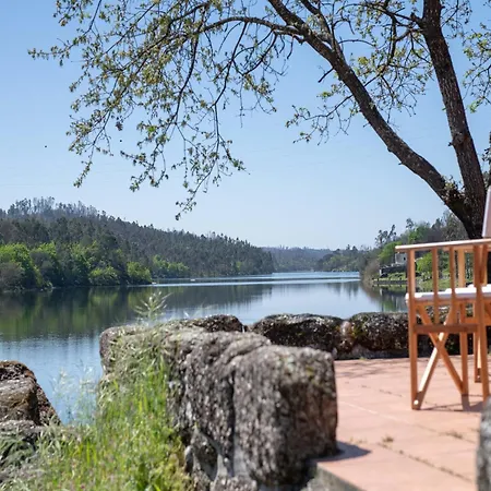 Holiday home Mansion In Dao Valley By River Treixedo