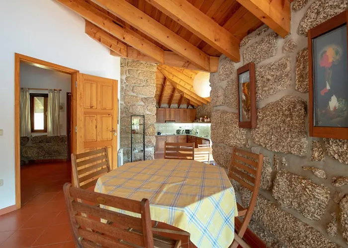 Holiday home Mansion In Dao Valley By River Treixedo