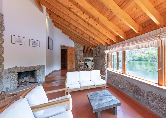 Holiday home Mansion In Dao Valley By River Treixedo