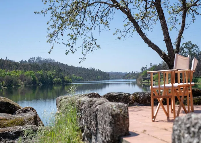 Holiday home Mansion In Dao Valley By River Treixedo